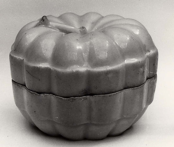 Box in the shape of a melon